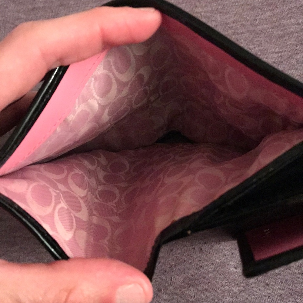 A Coach Wallet - Picture 6 of 6